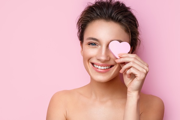 Smile Makeover: Crowns Or Veneers?